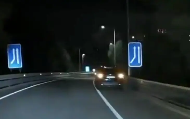 La imagen del coche con la baliza