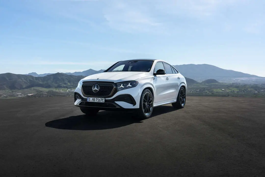 Das neue Mercedes-Benz GLE Coup&eacute;, 2026

Lackierung: MANUFAKTUR opalithwei&szlig; bright
Polsterung: Leder Nappa / Leder zweifarbig wei&szlig; / schwarz 

The new Mercedes-Benz GLE Coup&eacute;, 2026.

Exterior: MANUFAKTUR opalite white bright
Interior: Leather Nappa two-tone white/black