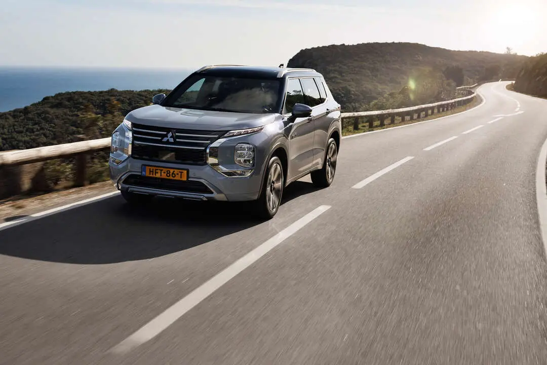 Outlander PHEV (2)