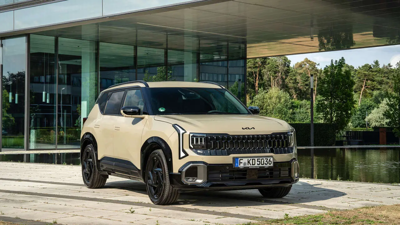 kia_seltos_x-line_awd_tan_beige_static_digital_1920x1080-002
