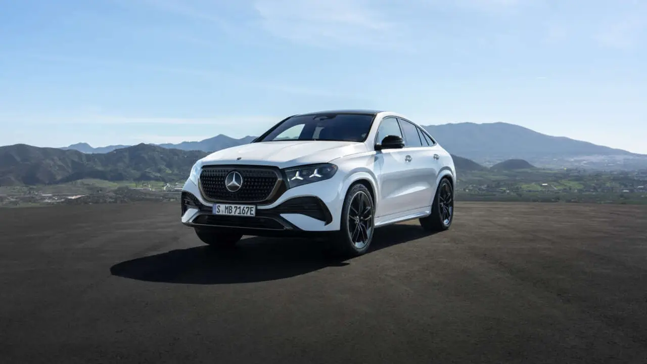 Das neue Mercedes-Benz GLE Coup&eacute;, 2026

Lackierung: MANUFAKTUR opalithwei&szlig; bright
Polsterung: Leder Nappa / Leder zweifarbig wei&szlig; / schwarz 

The new Mercedes-Benz GLE Coup&eacute;, 2026.

Exterior: MANUFAKTUR opalite white bright
Interior: Leather Nappa two-tone white/black