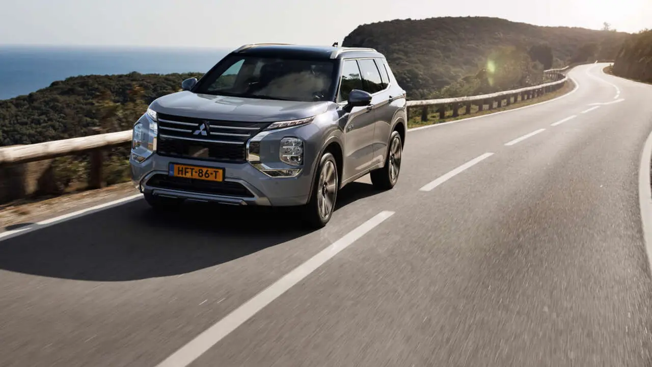 Outlander PHEV (2)