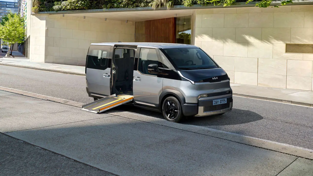 kia-pv5-WAV-2