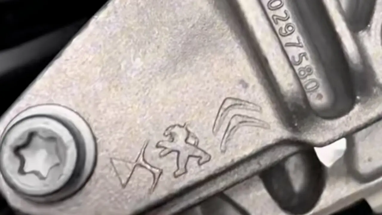 Los logos del motor de la Toyota Proace