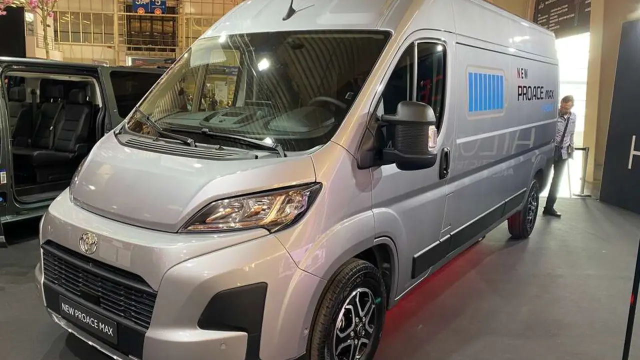 2024_Toyota_Proace_Max_Electric_-_front